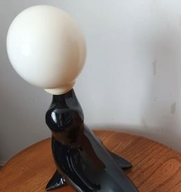 Lampe céramique otarie globe opaline 