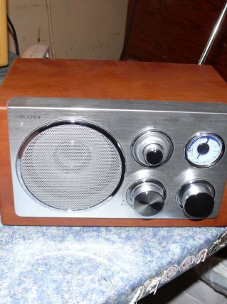 poste de radio ( bois et métal )