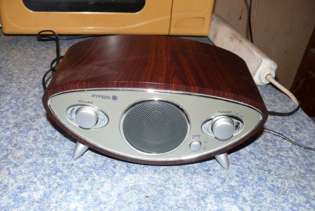 poste de radio stylisé ( bois et métal )