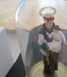 SAINT ANTOINE sous globe plastique 
