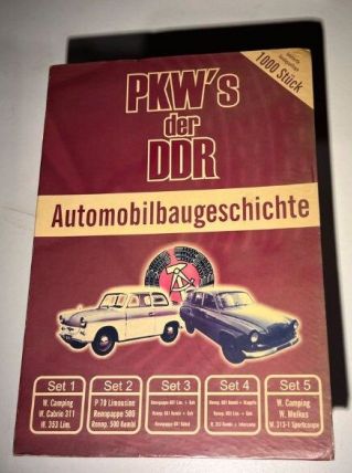 Ancien coffret de miniatures avec autos et caravanes