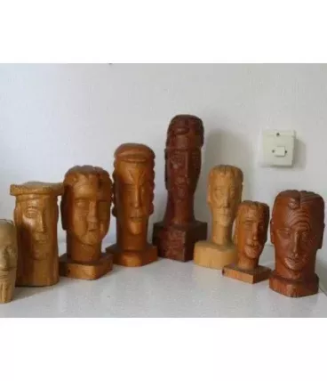 Jo Schinkel - Statues en bois de bustes de visages masculins