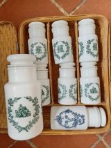 Lot de 8 pots d'apothicaire. 