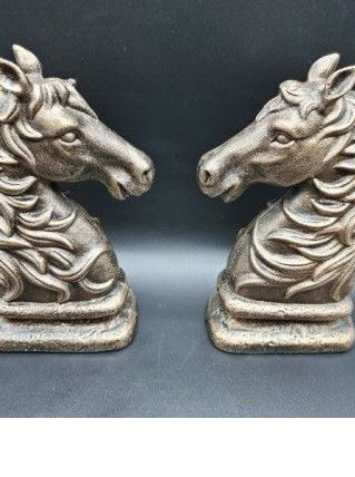 Deux pièces d'échecs en fer plaqué bronze / Serre Livres