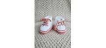Chaussons baskets blanche et rose, laine layette