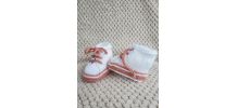 Chaussons baskets blanche et rose, laine layette