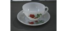 5 tasses et 6 soucoupes