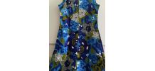Robe en coton grosses fleurs style tablier. 