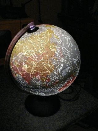 globe terrestre avec constellations, lumineux