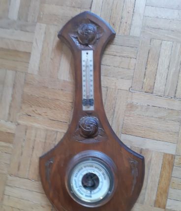 Baromètre ancien sur bois. 