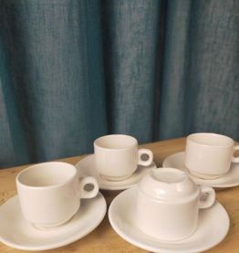 4 quatre et 4 soucoupes à café de bistrot