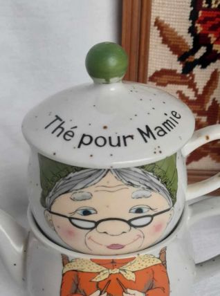 THÉIÈRE et TASSE en grès décor mamie, années 80
