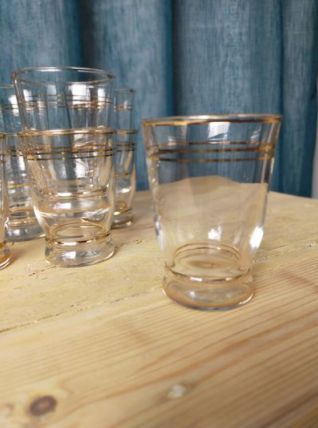 Lot de 9 verres anciens avec filet doré