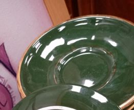 4 tasses bistrot vert empire liseré doré+5 sous tasses