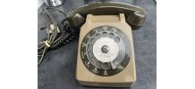 Téléphone vintage à cadran rotatif So Co Tel S 63 de couleur