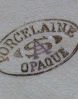 légumier ancien en porcelaine opaque 