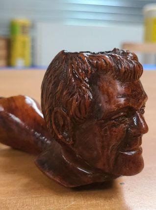 Pipe sculptée