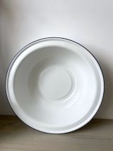 Ancienne Bassine en tôle émaillée blanche avec liseré bleu