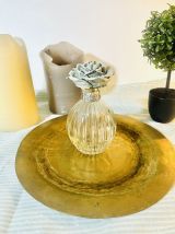 Flacon en verre avec liseré en argent vintage et sa fleur en
