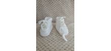 Chaussons baskets Blanche laine layette fait main 0-3 mois
