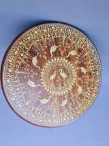 Une table basse anglo-indienne en bois dur et décorée de mar