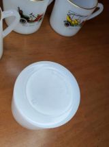 Service de 6 tasses à café et soucoupes, voitures anciennes