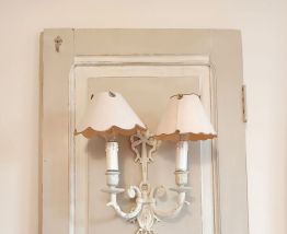 Porte ancienne patinée shabby applique 2 abat jours 