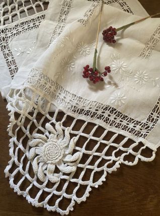 Chemin de table coton métis blanc début XXe.
