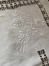 Chemin de table coton métis blanc début XXe.
