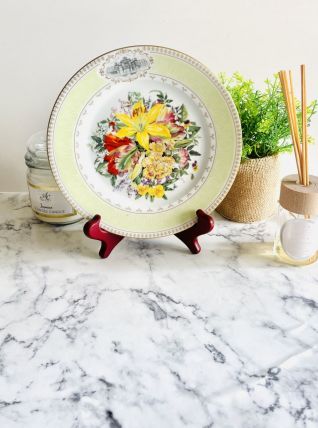 Assiette en porcelaine du château d’Anet «  Bouquet Diane » 