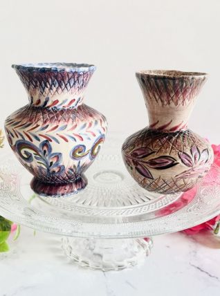 Deux petits vases en faïence de Rochefort -en-Terre signé Le