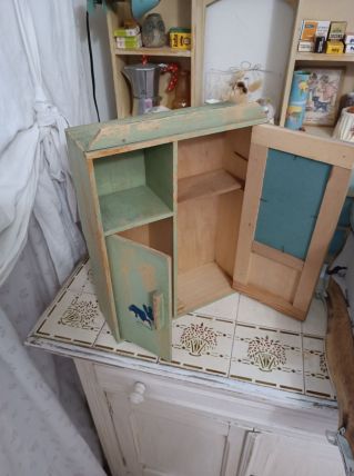 Armoire de poupée patinée vintage 