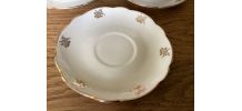 4 tasses et sous tasses porcelaine blanche et or