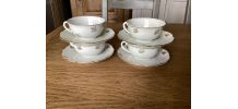4 tasses et sous tasses porcelaine blanche et or