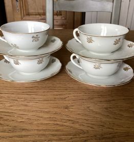 4 tasses et sous tasses porcelaine blanche et or