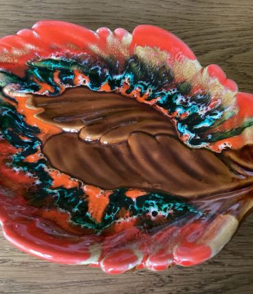 Plat céramique en forme de feuille 