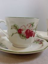 3 tasses et soucoupes Victorian Orchard de Churchill England