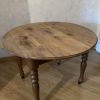 Très jolie table ronde en noyer XIXe