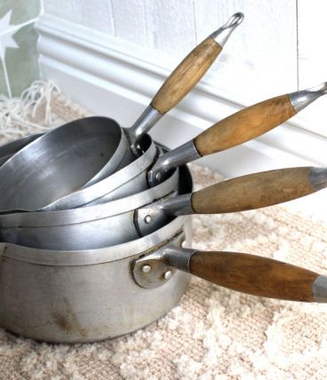Casseroles Anciennes en Alu  pour décoration Campagne Shabby