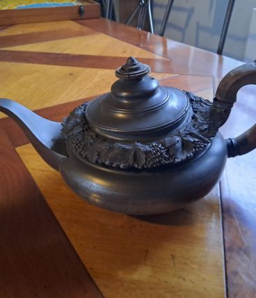Théière étain forme lampe Aladin déco