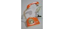 Téléphone vintage à cadran de 1977 recyclé en lampe à poser