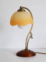 Lampe col de cygne bois et laiton, tulipe fleur en verre opa