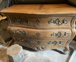 Commode style Louis XV