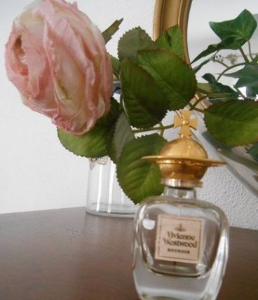 Flacon vide  parfum  " Boudoir  vivienne westwood "