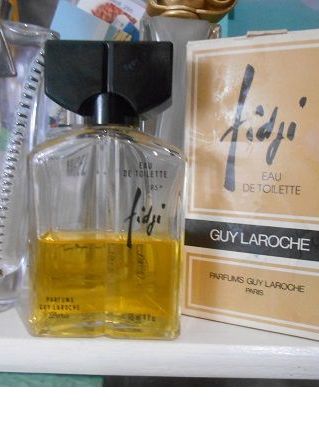 FLACON EDT , FIDJI / GUY  LAROCHE , entamé 3/4, +boite , . 