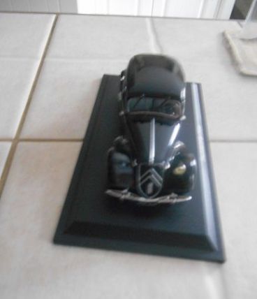 Miniature  voiture  Citroen  TRACTION 11B 1950