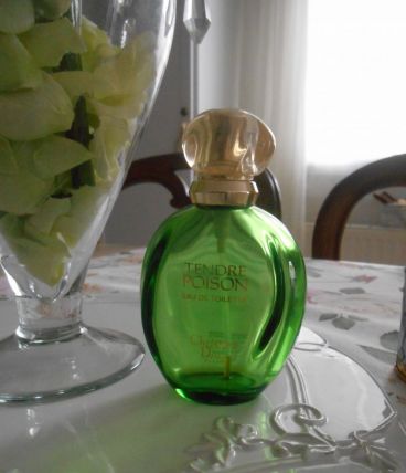 Flacon 100ml  vide de parfum "  Tendre poison  de DIOR"
