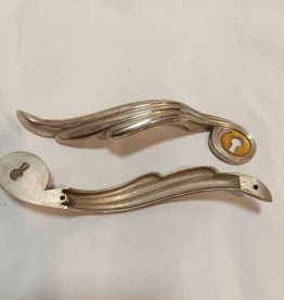 Paire de poignées de porte, meuble années 50.