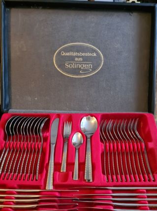 Menagere sbs plaque or 83 pieces