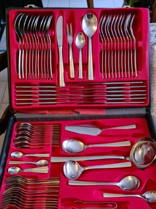 Menagere sbs plaque or 83 pieces